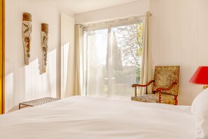 Rom – classic | Senger med overmadrass, individuelt dekorert og individuelt innredet