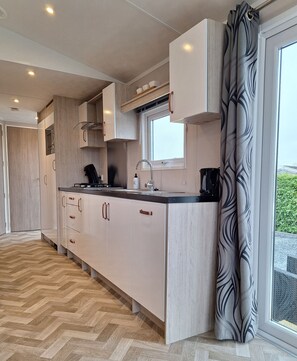 Fridge, microwave, oven, coffee/tea maker