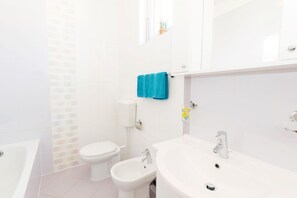 Apartment (N3) | Bathroom - Spacious Apartment Janko (Medulin)