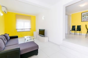 Apartment (N3) | Living area | Flat-screen TV