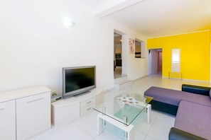 Apartment (N3) | Living area | Flat-screen TV