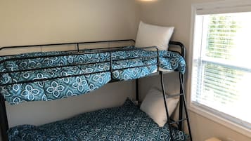 4 bedrooms, iron/ironing board, travel crib, free WiFi