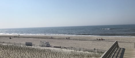 Beach nearby, sun-loungers, beach towels