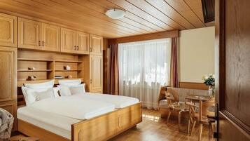 Doppelzimmer (Alpinherz) | 1 Schlafzimmer, Schreibtisch