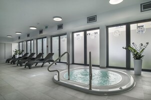 Steam room, hot stone massages, Thai massages, body scrubs