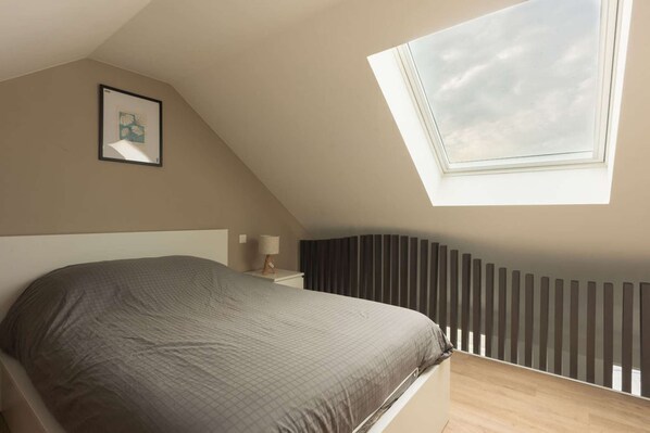 1 bedroom, desk, iron/ironing board, WiFi
