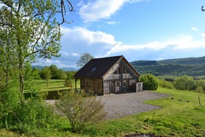 Exterior - Secluded chalet in the sun with breathtaking views of a wooded valley (Onoz)