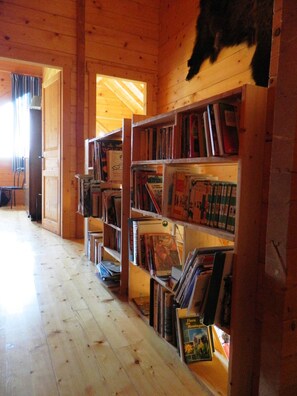 Interior - Secluded chalet in the sun with breathtaking views of a wooded valley   (Onoz)