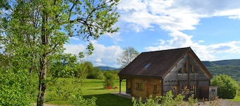 Chalet isolĂ© 180mÂČ plein soleil, avec vue imprenable sur une vallĂ©e boisĂ©e