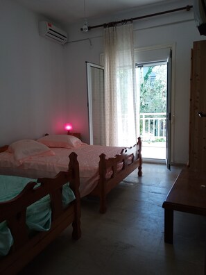 WiFi (無料)、ベッドシーツ