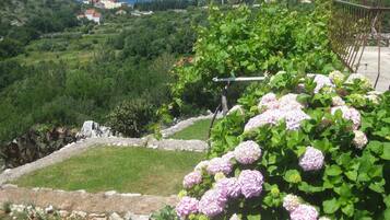 Familieleilighet, 2 soverom, sjøutsikt (Floyd) | Hageutsikt