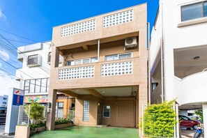 Exterior - 4LDK Mihama American Village entrance 1 minute wal / Nakagami-gun Okinawa (Nakagami-gun)