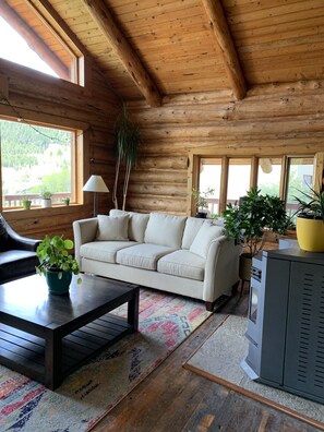 Smart TV, fireplace, stereo, computer monitors - Log cabin on 5 acres in Wilson Wyoming (wilson)