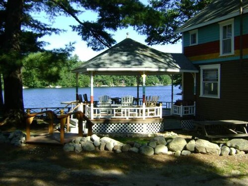 Ossipee Lake house, pet friendly