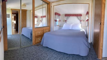 2 dormitorios, escritorio, cortinas opacas y ropa de cama