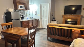 Family Suite | Private kitchen | Full-size fridge, microwave, stovetop, toaster