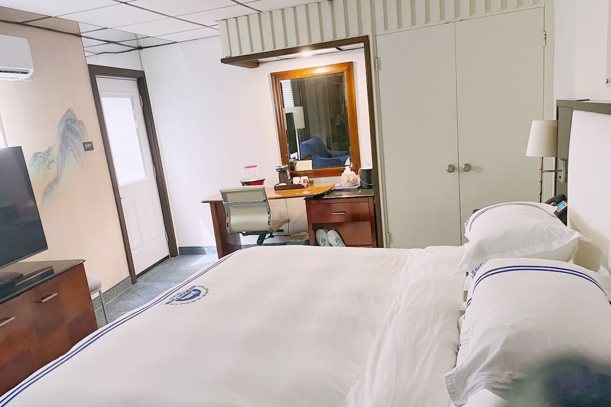 Kamar Khas | Seprai katun Mesir, seprai premium, dan selimut bulu angsa