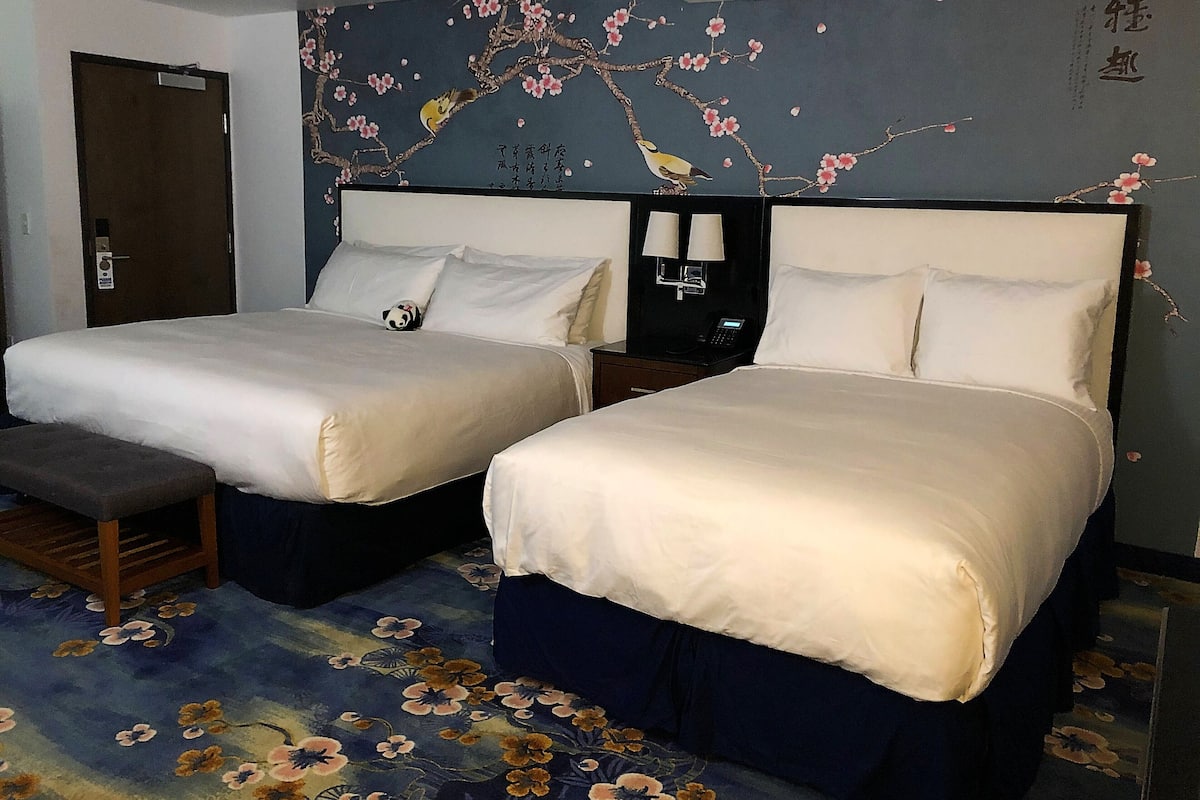 Kamar Quadruple Grand | Seprai katun Mesir, seprai premium, dan selimut bulu angsa