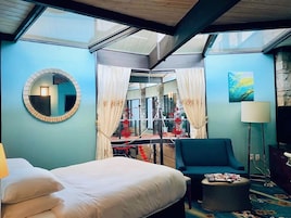 Panoramic Room, Hot Tub, Pool View | Egyptian cotton sheets, premium bedding, down comforters, pillowtop beds