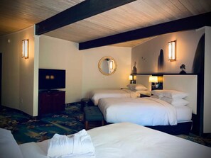 Family Room | Egyptian cotton sheets, premium bedding, down duvets, pillow-top beds - WangShi China Palace B&B (Oklahoma City)