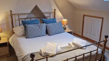 4 bedrooms, iron/ironing board, free WiFi