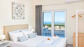 4 bedrooms, in-room safe, desk, iron/ironing board