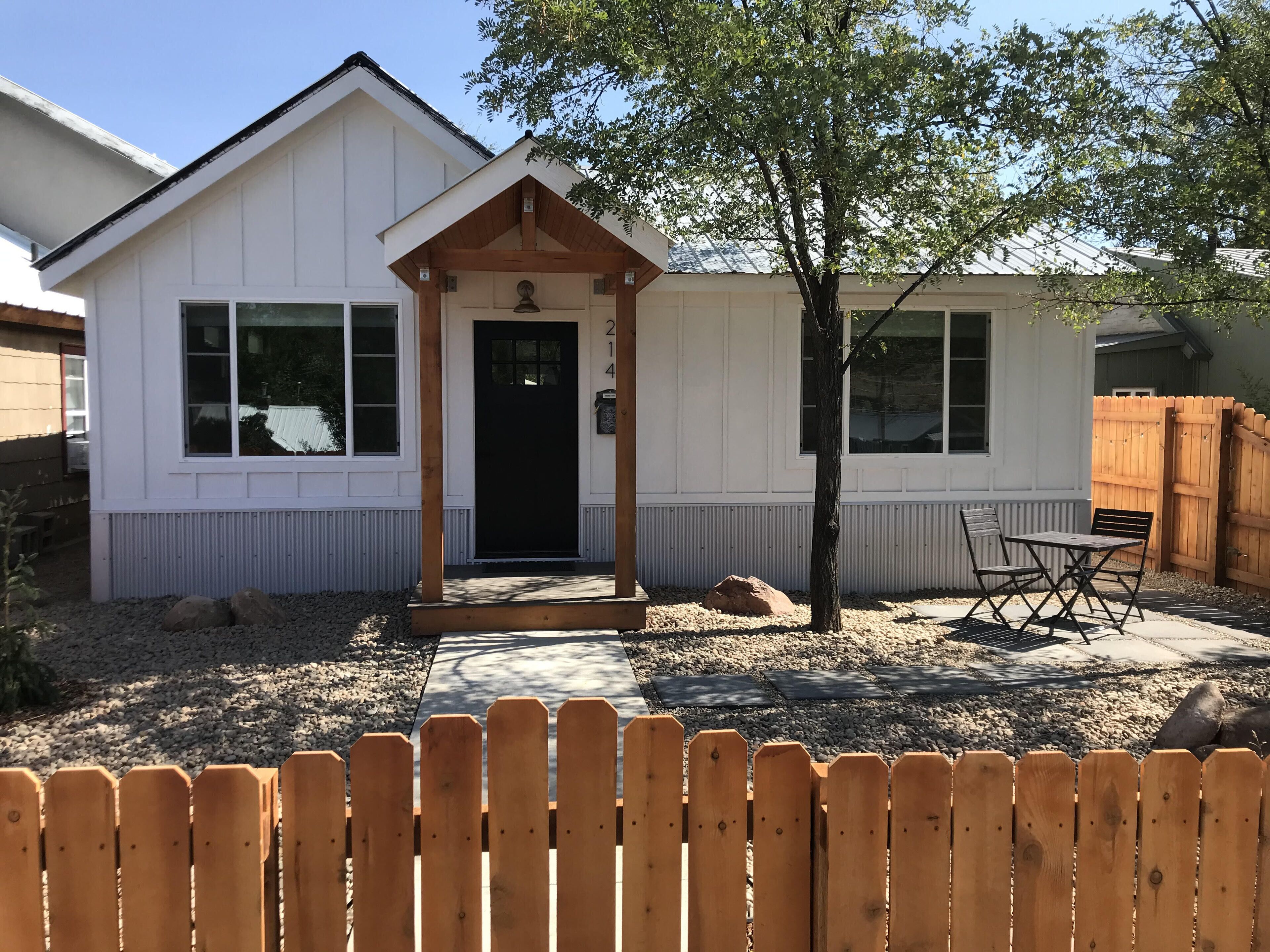  Downtown, Central AC, Fenced Yard, Garage