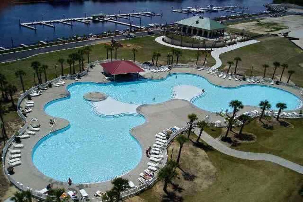 حمّام سباحة خارجي