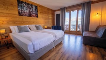 Superior Room, Non Smoking, Valley View | In-room safe, desk, laptop workspace, soundproofing