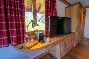 Royal Double Room | In-room safe, desk, laptop workspace, soundproofing