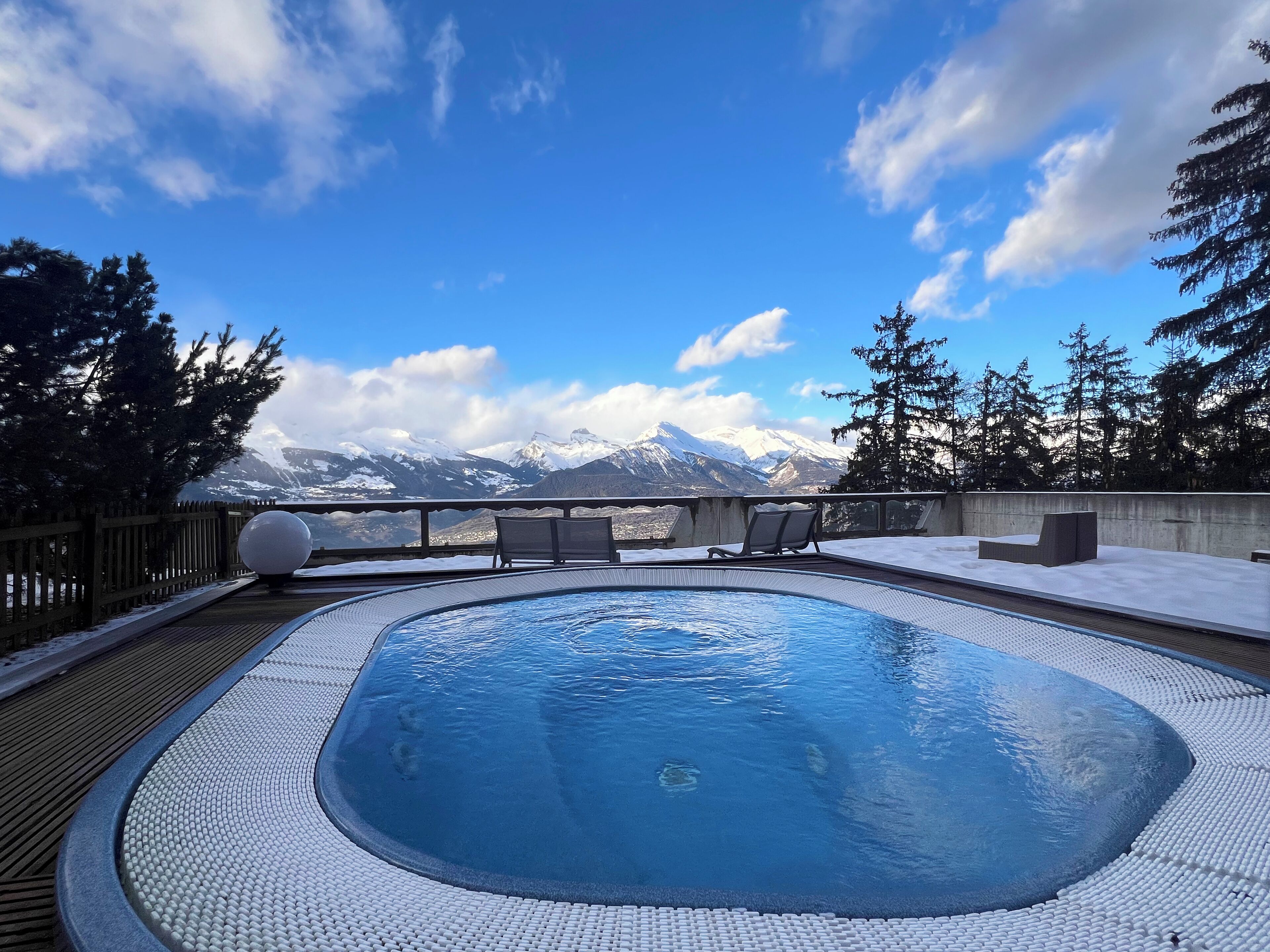 sauna, hot tub, steam room, massages