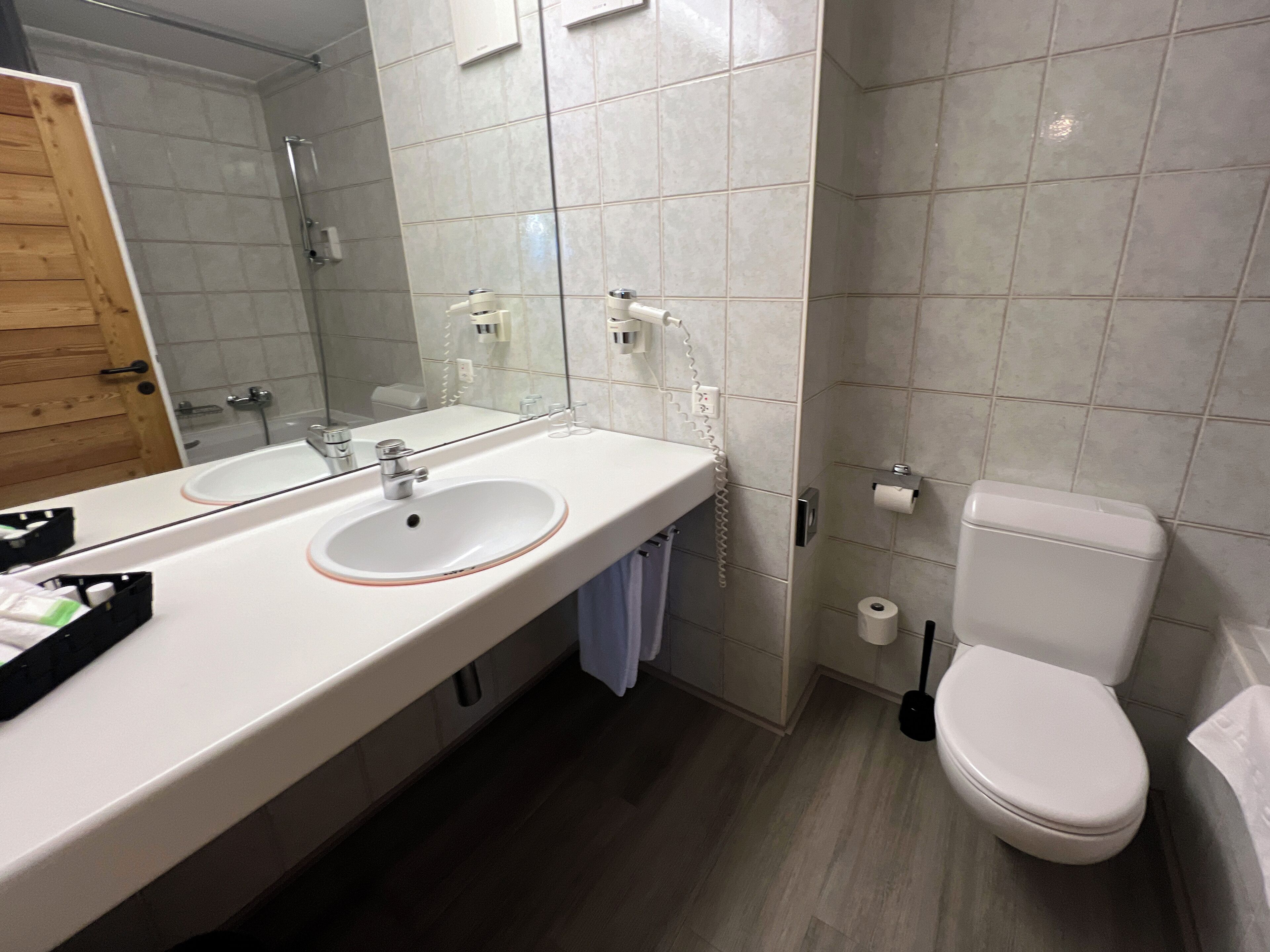 superior room, non smoking, valley view | bathroom | hair dryer, towels, soap, shampoo