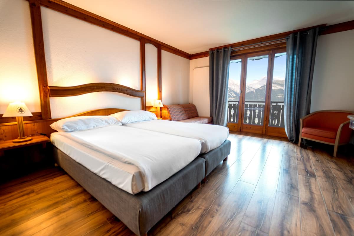 In-room safe, desk, laptop workspace, soundproofing