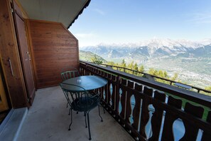 Balcony view - Hotel Chalet Royal (Veysonnaz)