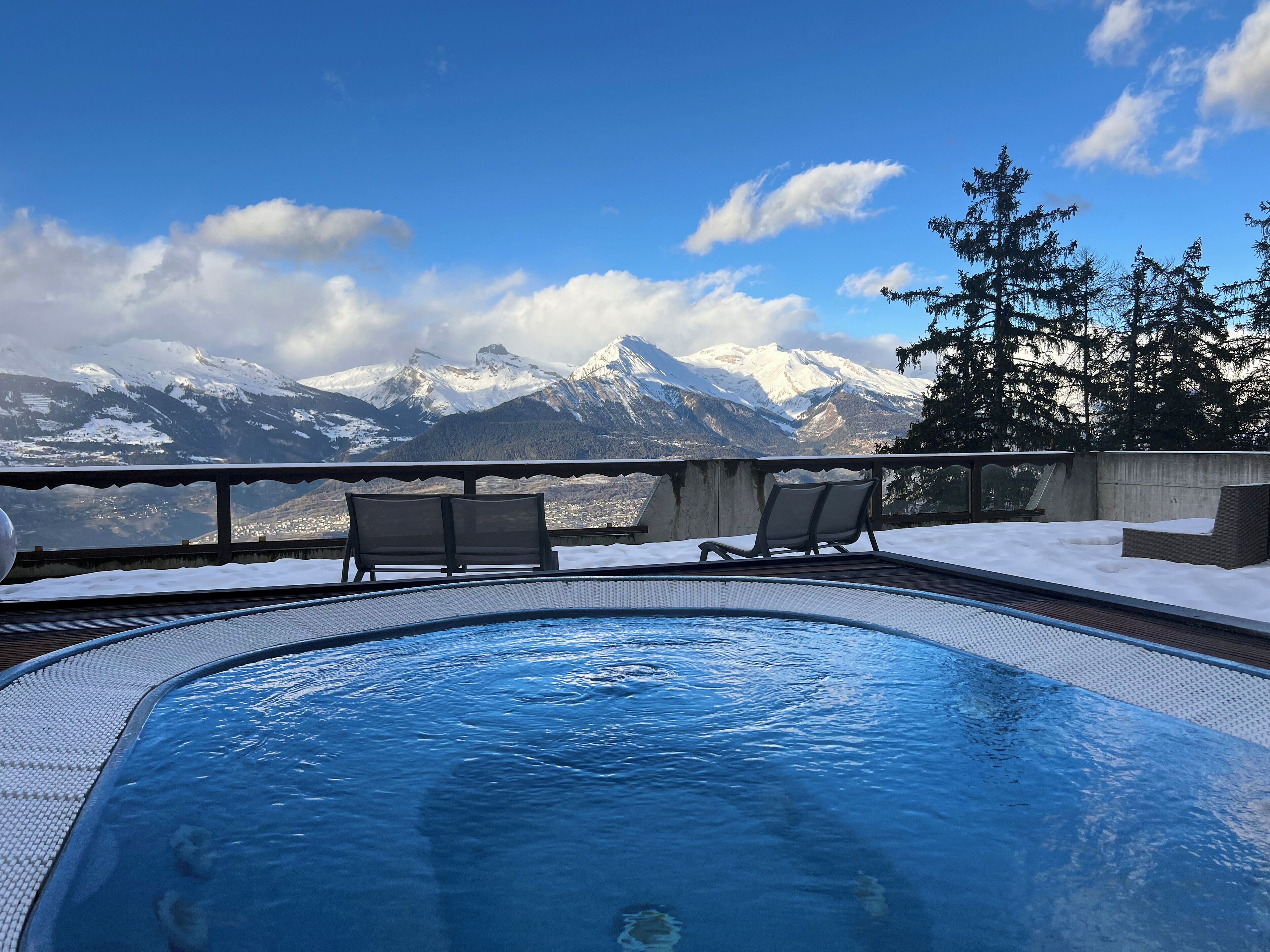 sauna, hot tub, steam room, massages