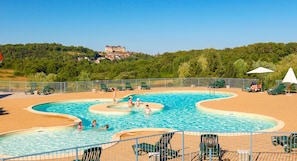 Piscine intérieure, piscine extérieure
