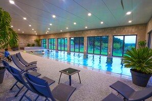 Piscine intérieure, piscine extérieure