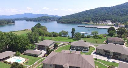 Lake Chatuge Getaway! Walk to The Ridges Resort & Marina + Restaurants!