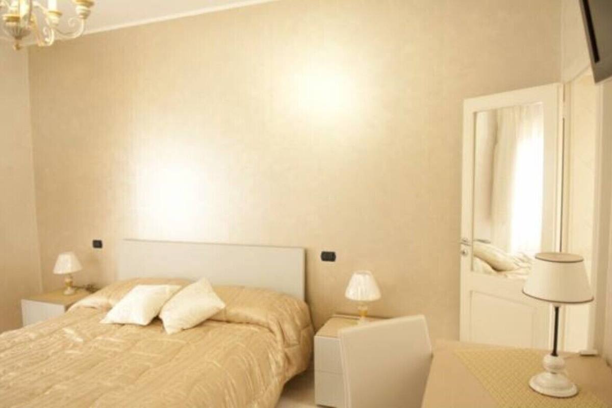 Down duvets, desk, laptop workspace, free WiFi