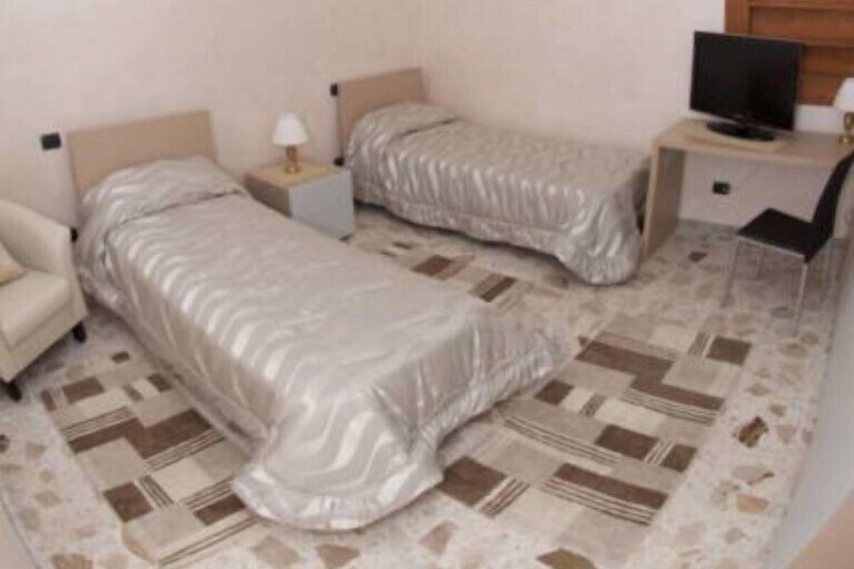 Down duvets, desk, laptop workspace, free WiFi