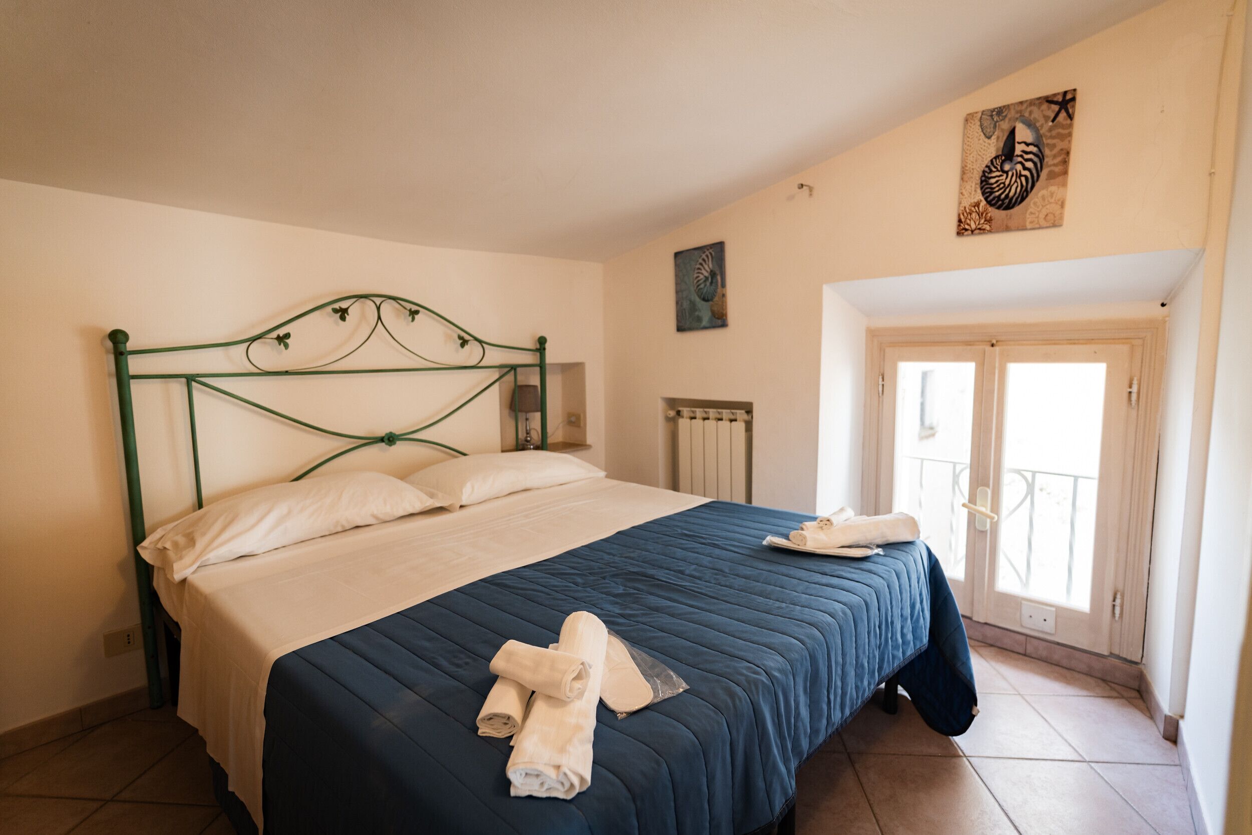 2 Schlafzimmer, Bügeleisen/Bügelbrett, Babybetten, Bettwäsche