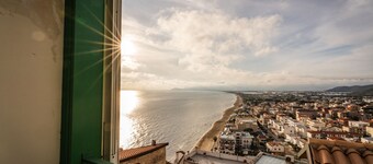Holidaycasa Macca - Confortevole e con Vista Mare