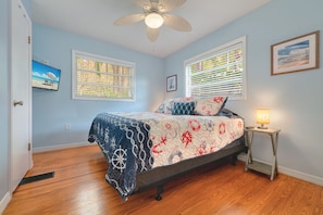 3 bedrooms, free WiFi - River house with 2 boat docks (Astor)
