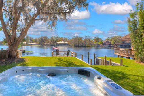 River house with 2 boat docks