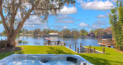 River house with 2 boat docks