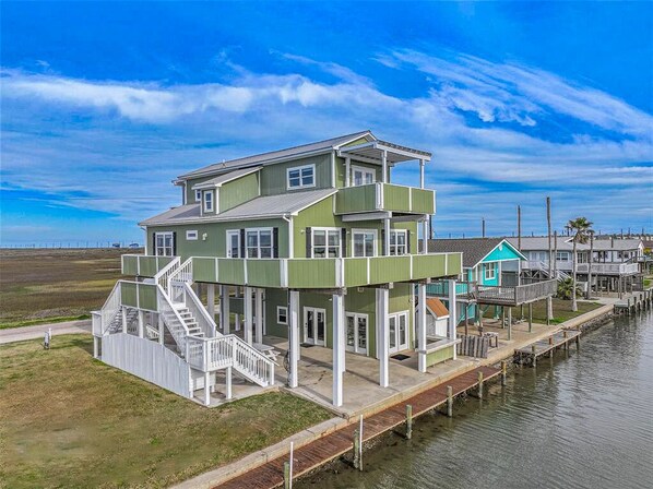 Exterior - 100K remodel Jan 2024 - Waterfront Bay/Beach House w/ boat parking private canal (Freeport)