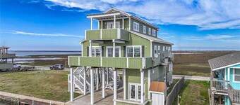 100K remodel Jan 2024 - Waterfront Bay/Beach House w/ boat parking private canal