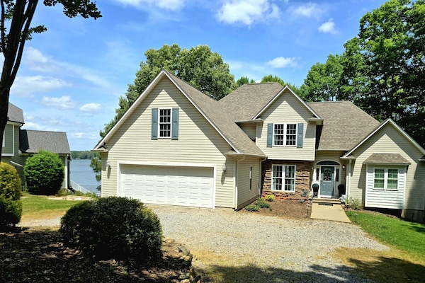 Welcome to beautiful Vista Pointe at Lake Gaston