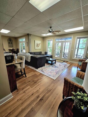 Smart TV, table tennis, books, stereo