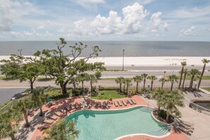 Sisäuima-allas, ulkouima-allas